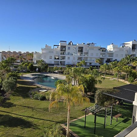 Nice 2 Bedroom Bali Apartment With Sea Views تورّيفيِخا المظهر الخارجي الصورة