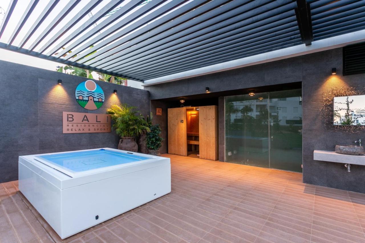 Nice 2 Bedroom Bali Apartment With Sea Views تورّيفيِخا المظهر الخارجي الصورة